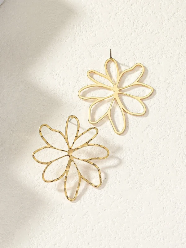 1 paire de boucles d'oreilles en métal à fleur creuses – Image 3