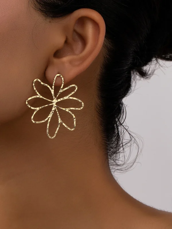 1 paire de boucles d'oreilles en métal à fleur creuses