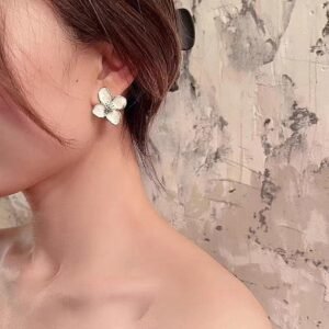 1 paire de boucles d’oreilles pendantes avec fleur de lotus