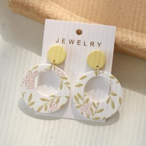 1 paire de boucles d’oreilles pendantes acryliques