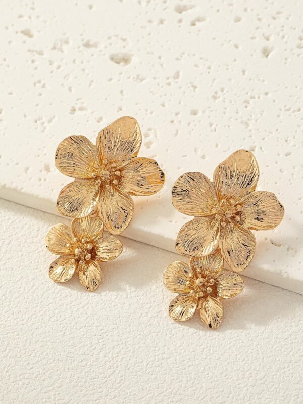 1 paire de boucles d'oreilles élégantes en forme de fleu – Image 4