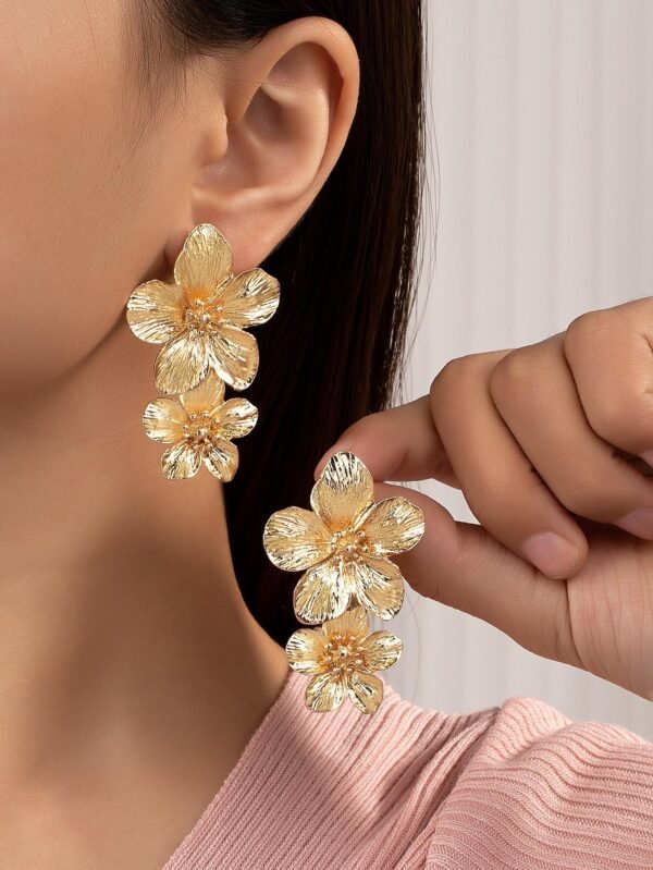 1 paire de boucles d'oreilles élégantes en forme de fleu