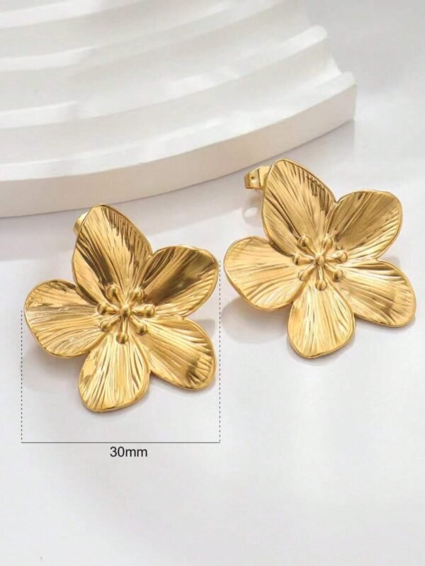 1 paire de boucles d'oreilles à fleurs en métal – Image 4