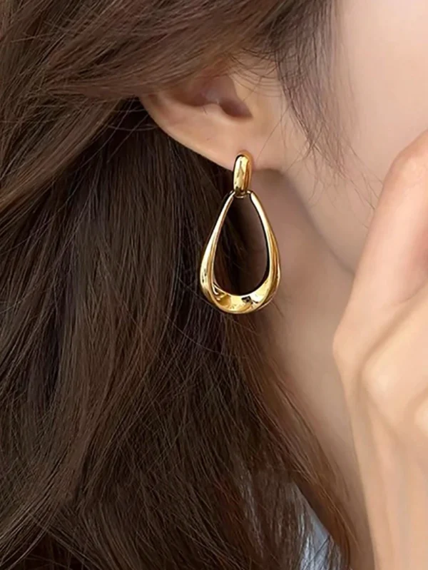 1 paire de boucles d'oreilles géométriques simples – Image 3