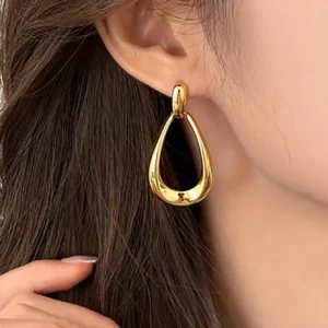 1 paire de boucles d’oreilles géométriques simples