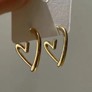 1 paire de boucles d’oreilles clous de forme de cœur