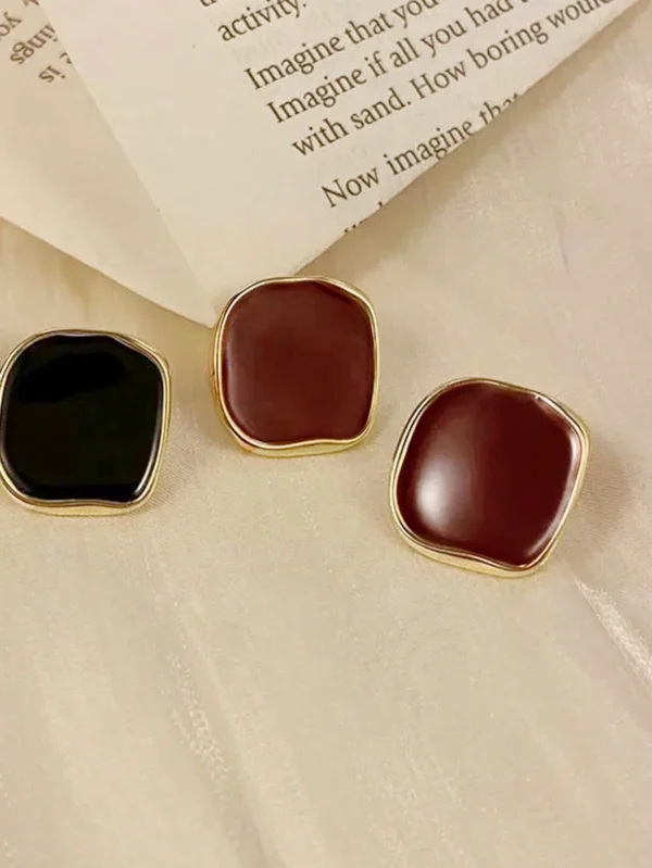 1 paire de boucles d'oreilles carrées petites – Image 5