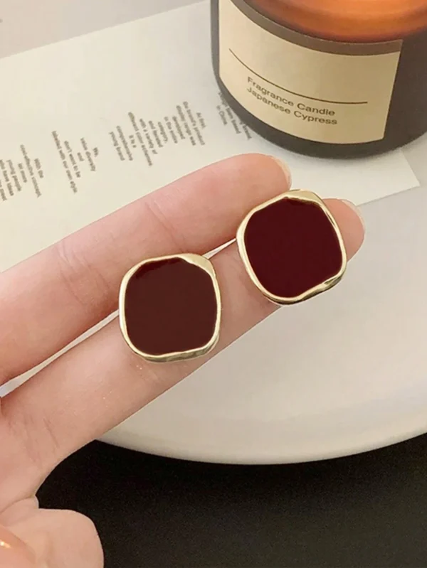 1 paire de boucles d'oreilles carrées petites – Image 2