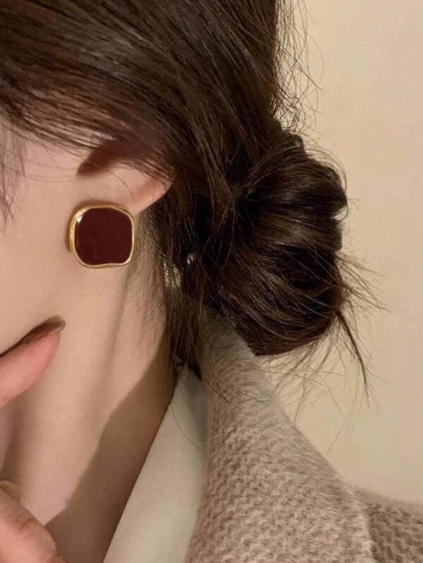1 paire de boucles d'oreilles carrées petites – Image 8