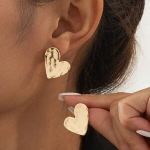 1 paire de boucles d’oreilles en forme de cœur