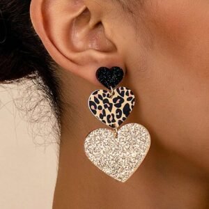 1 paire de boucles d’oreilles pendantes en forme de cœur