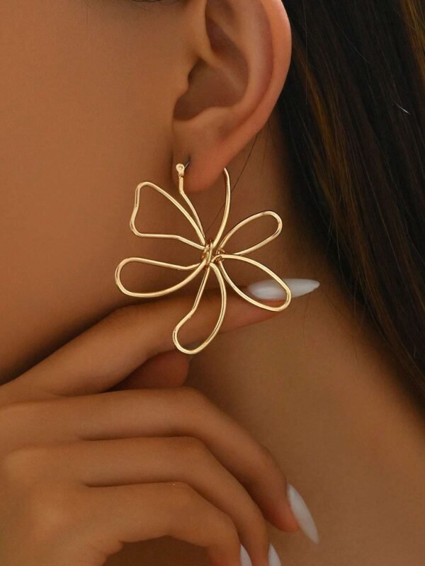 1 paire Boucles d'oreilles design floral creux – Image 2
