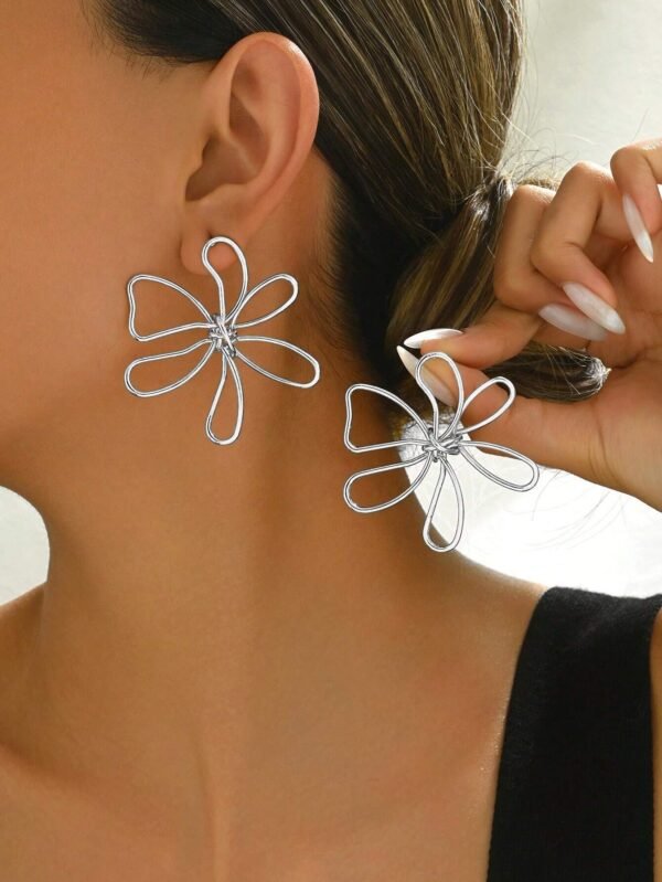 1 paire Boucles d'oreilles design floral creux – Image 7