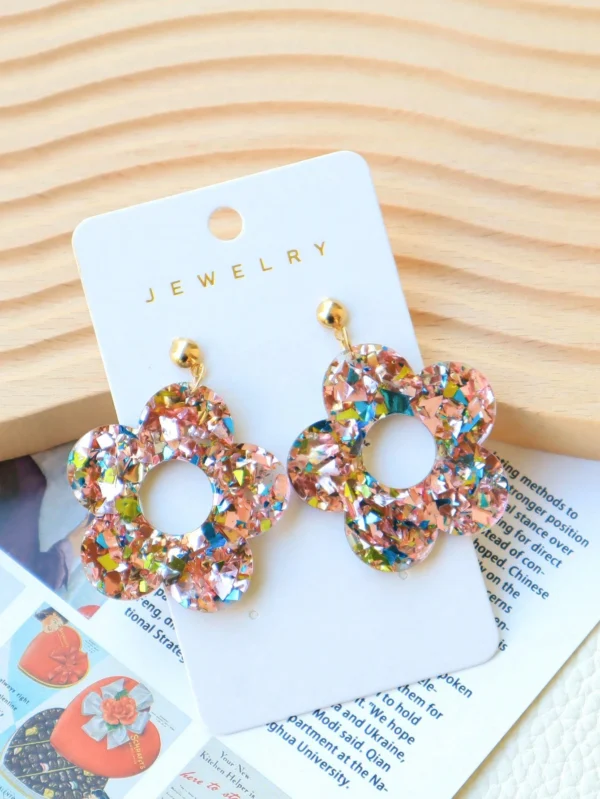 1 paire de boucles d'oreilles à fleurs ajourées pailletées – Image 14