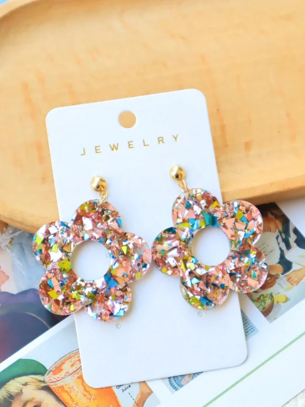1 paire de boucles d'oreilles à fleurs ajourées pailletées – Image 9