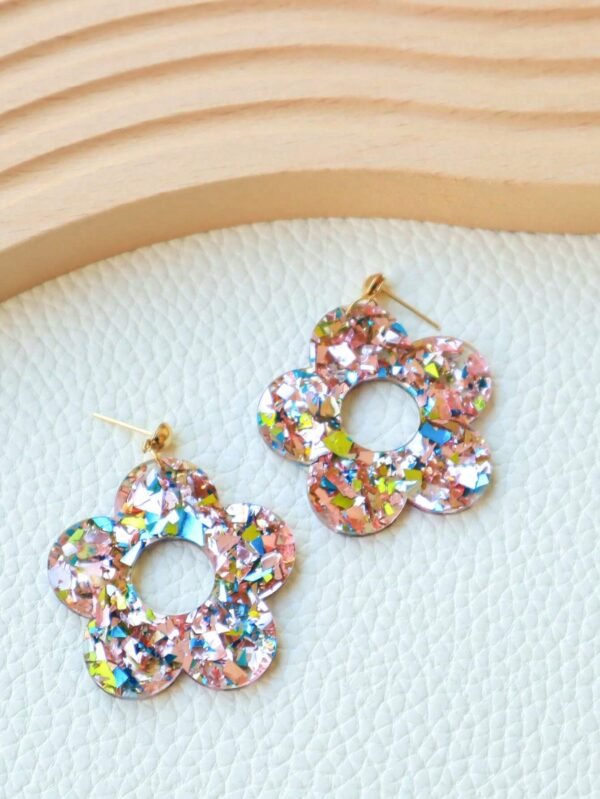 1 paire de boucles d'oreilles à fleurs ajourées pailletées – Image 15