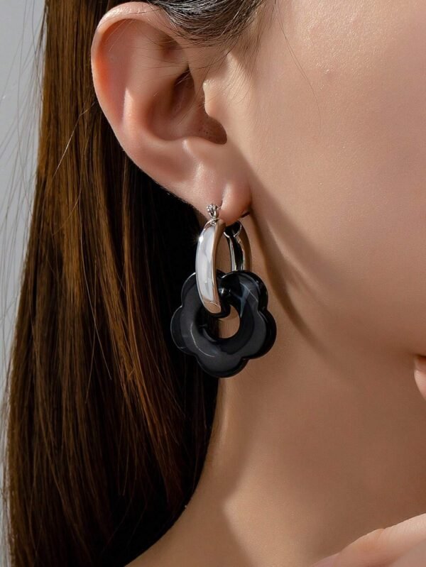 1 paire de boucles d'oreilles à fleurs géométriques – Image 13