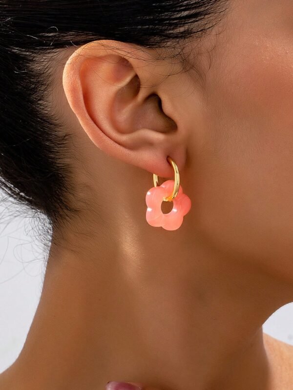 1 paire de boucles d'oreilles à fleurs géométriques – Image 17