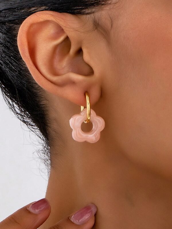 1 paire de boucles d'oreilles à fleurs géométriques – Image 19