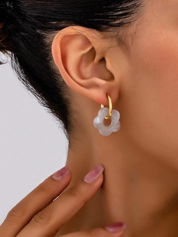 1 paire de boucles d'oreilles à fleurs géométriques – Image 22