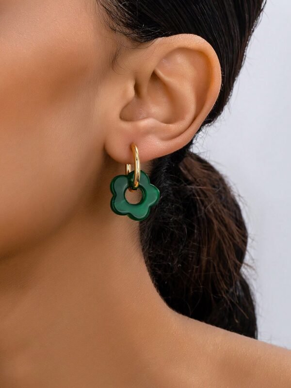 1 paire de boucles d'oreilles à fleurs géométriques – Image 18