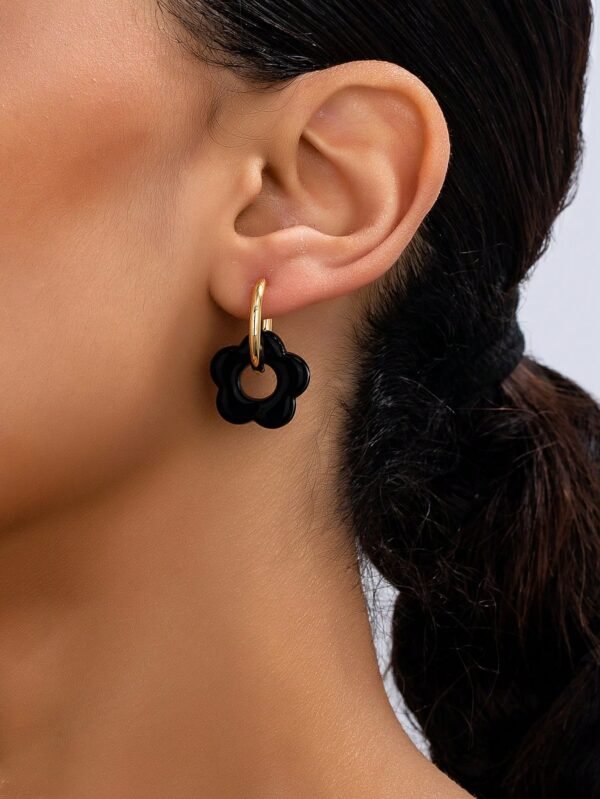1 paire de boucles d'oreilles à fleurs géométriques – Image 21