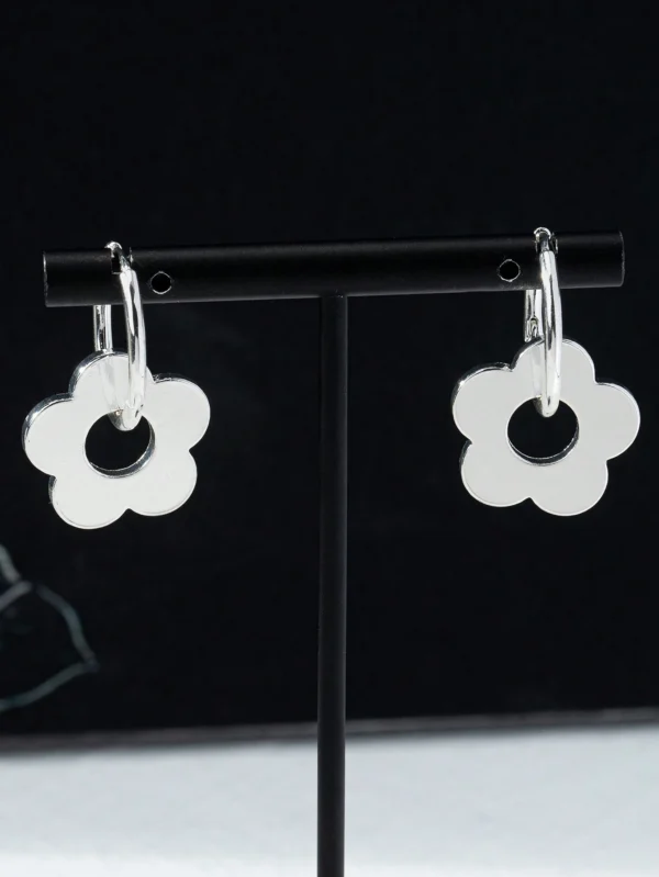 1 paire de boucles d'oreilles à fleurs géométriques – Image 24