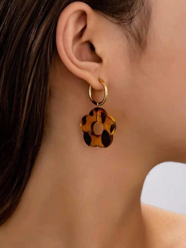 1 paire de boucles d'oreilles à fleurs géométriques – Image 25