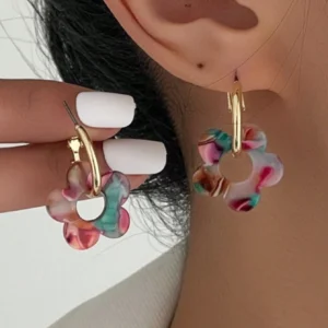 1 paire de boucles d’oreilles en acrylique creux