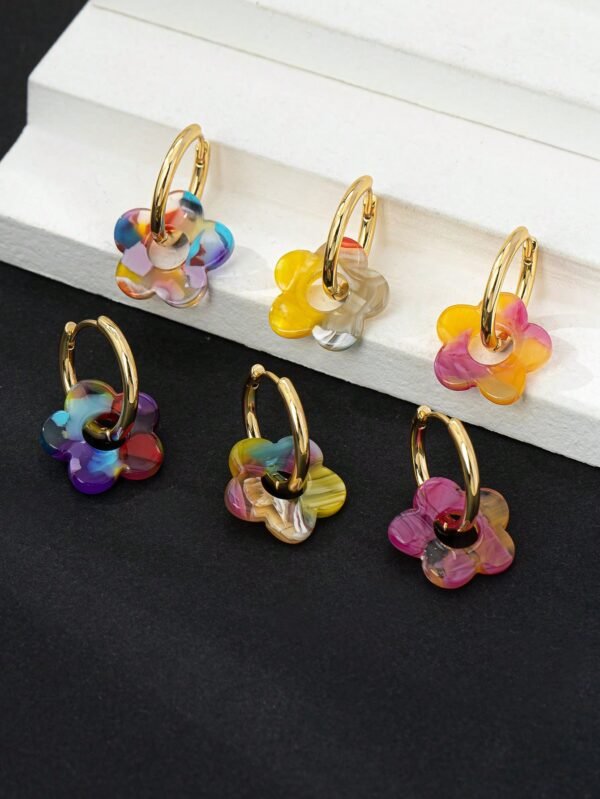 1 paire de boucles d'oreilles à fleurs géométriques – Image 6
