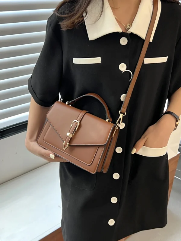 Sac carré rabat métal minimaliste – Image 3