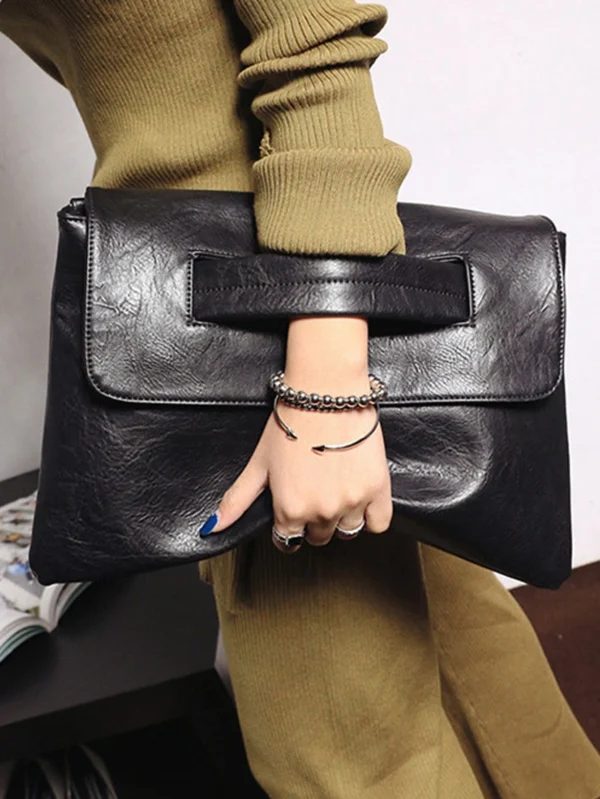 Sac carré noir vintage luxe