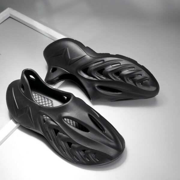 Tongs trous pour hommes respirants
