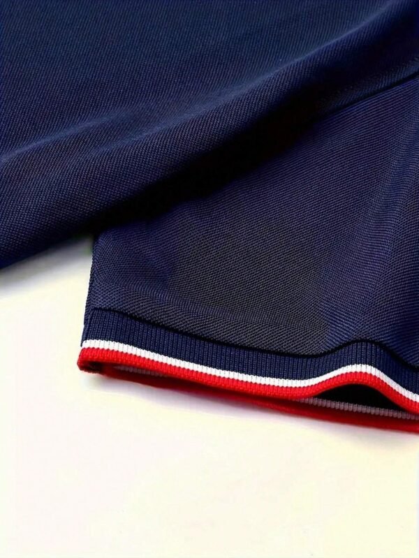Manfinity Polo imprimé lettres – Image 3