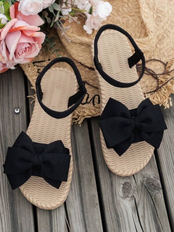 Sandales plates noires fleurs papillon – Image 3