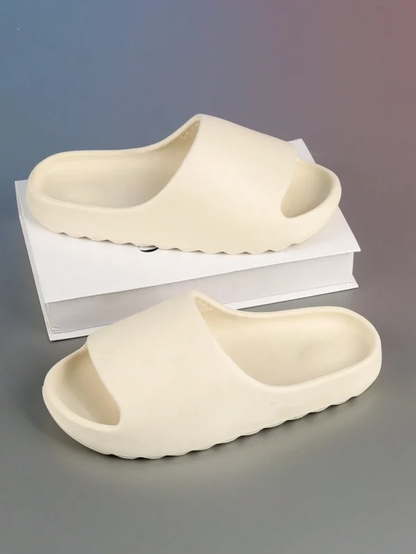 Tongs antidérapantes avec semelles épaisses