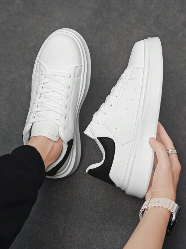 Baskets blanches minimalistes semelle épaisse – Image 2