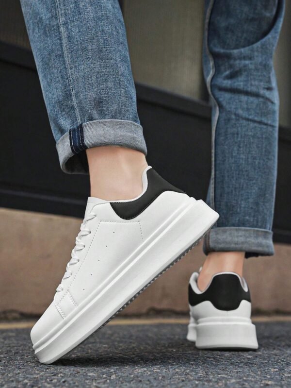Baskets blanches minimalistes semelle épaisse – Image 15