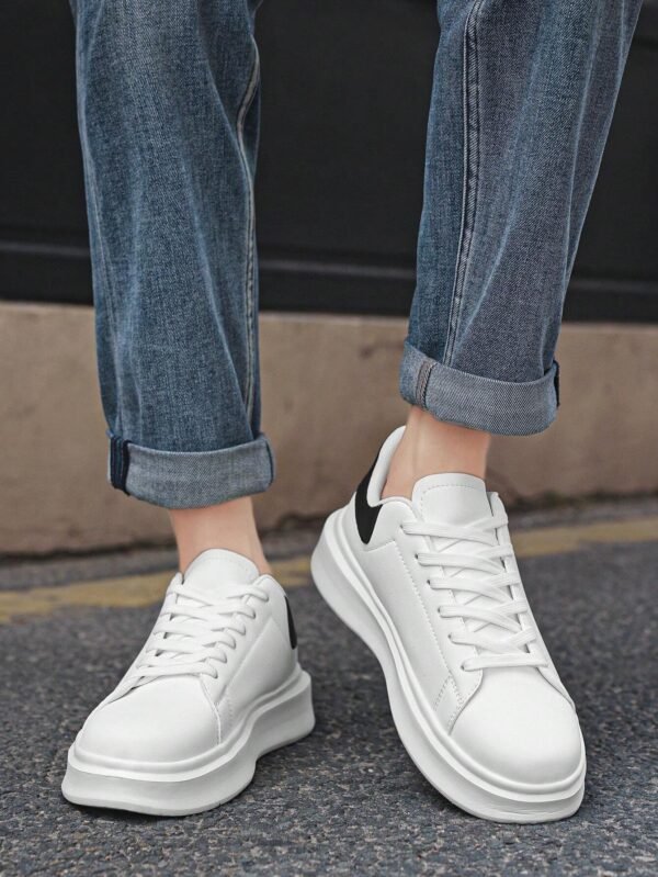 Baskets blanches minimalistes semelle épaisse – Image 8