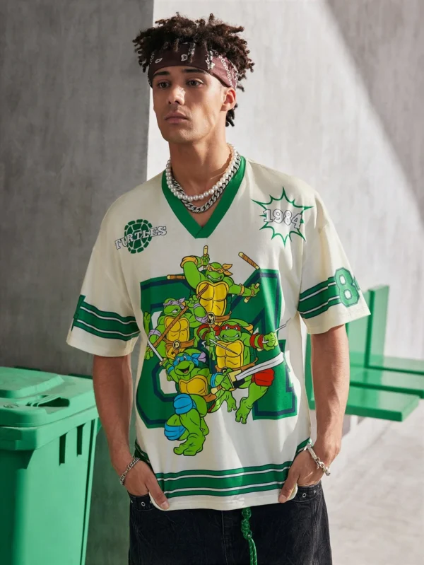 TMNT X SHEIN T-shirt col V graphique sporty – Image 3