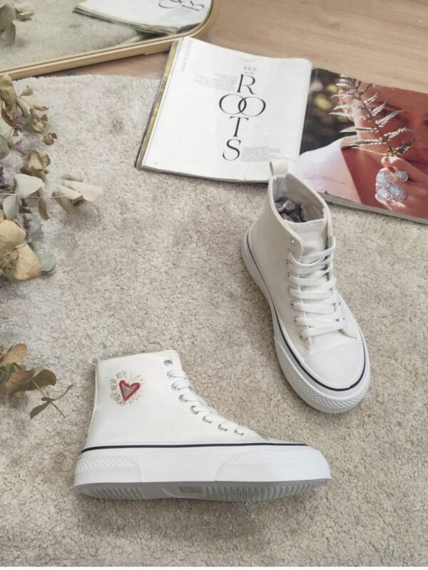 Chaussures canevas broderie cœur lettre – Image 2