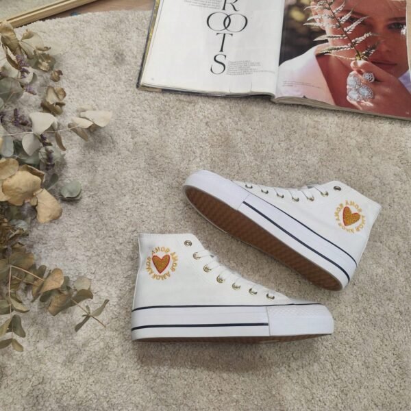 Chaussures canevas broderie cœur lettre