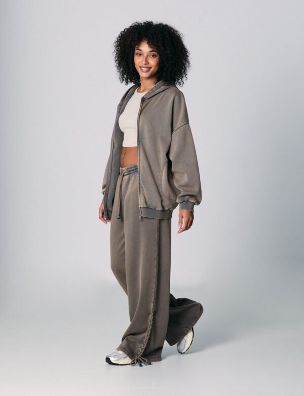 Sweat zippé à capuche marron clair – Image 3