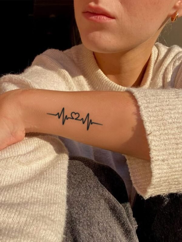 1 feuille tatouage cœur