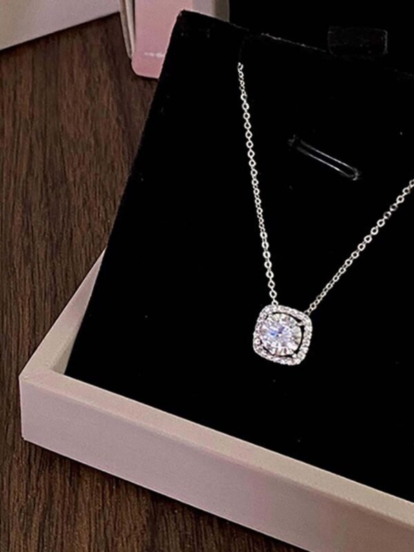 Collier Strass Carré Élégant – Image 2