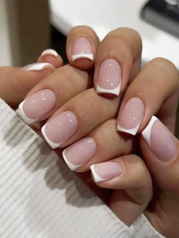 24 pcs ongles courts French blancs