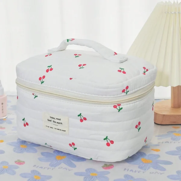 Sac maquillage fleurs baies matelassé – Image 3