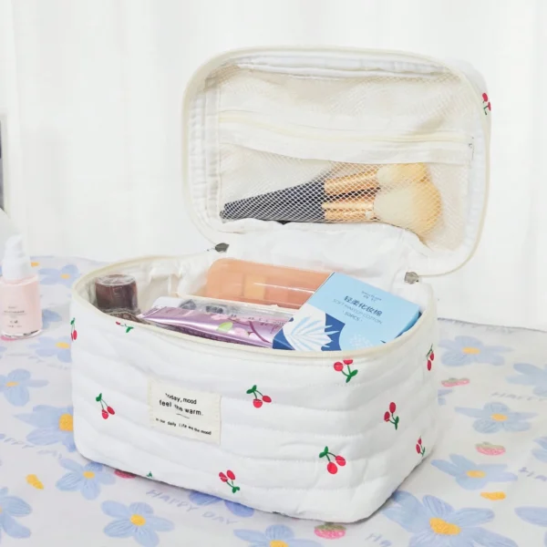 Sac maquillage fleurs baies matelassé – Image 7