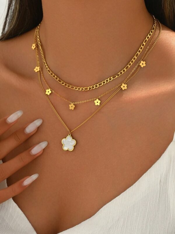 Collier fleur coquille superposé