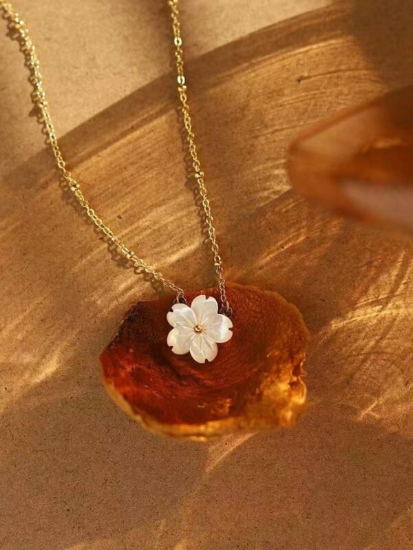 1 Collier Fleur Coquille – Image 2